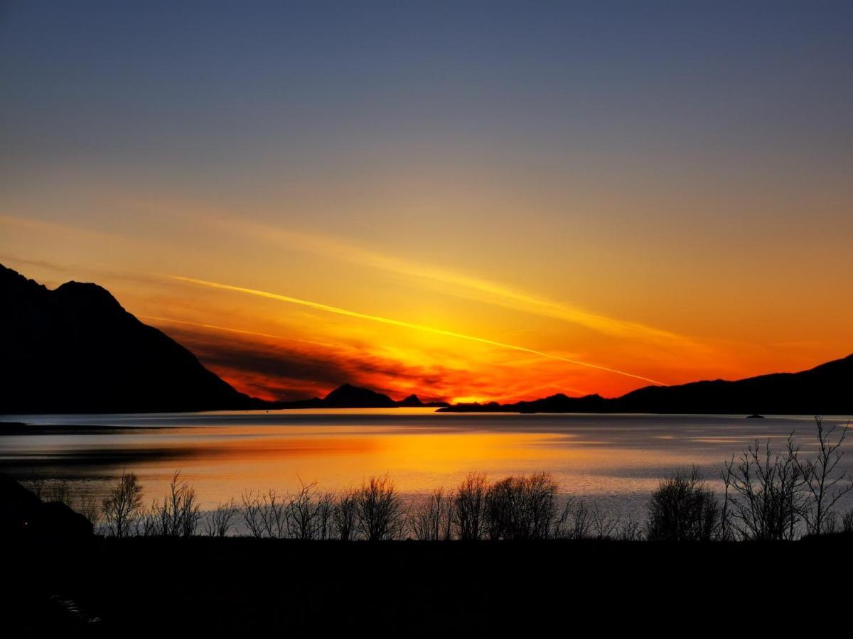 Unique And Charming House At The Foot Of Lofoten'S Highest Mountain Svolvaer Bagian luar foto
